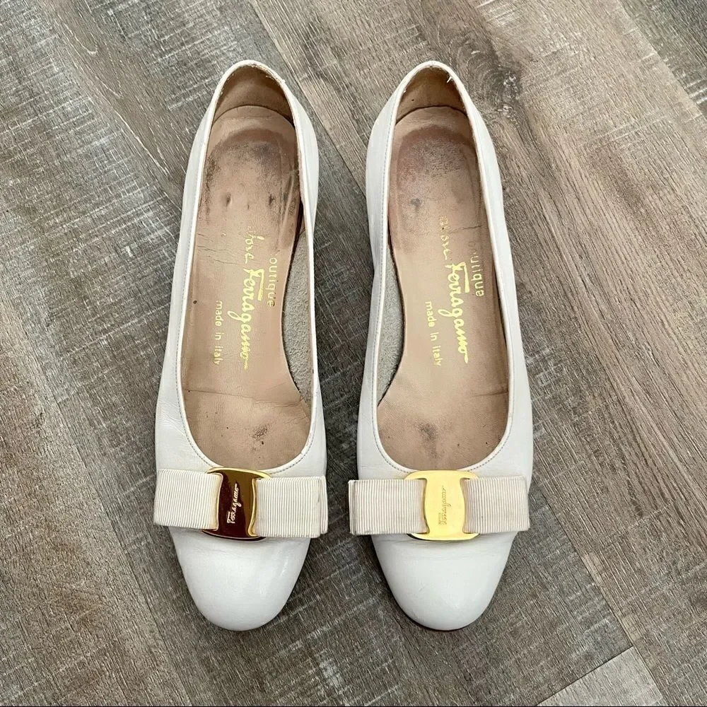 SALVATORE FERRAGAMO white leather shoes with bow detail - Picture 4 of 7